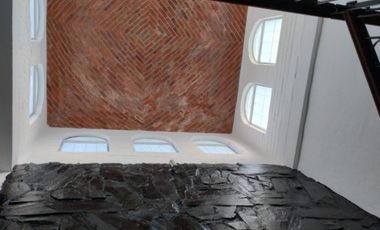 CASA EN VENTA RECIEN REMODELADA, EN RESIDENCIAL DEL VALLE II AL PONIENTE DE AGS.