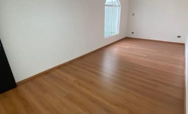 CASA EN VENTA RECIEN REMODELADA, EN RESIDENCIAL DEL VALLE II AL PONIENTE DE AGS.