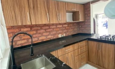 CASA EN VENTA RECIEN REMODELADA, EN RESIDENCIAL DEL VALLE II AL PONIENTE DE AGS.