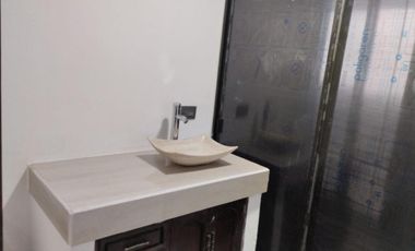 CASA EN VENTA RECIEN REMODELADA, EN RESIDENCIAL DEL VALLE II AL PONIENTE DE AGS.