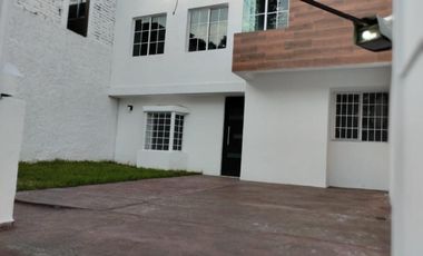 CASA EN VENTA RECIEN REMODELADA, EN RESIDENCIAL DEL VALLE II AL PONIENTE DE AGS.