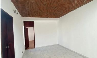 CASA EN VENTA RECIEN REMODELADA, EN RESIDENCIAL DEL VALLE II AL PONIENTE DE AGS.