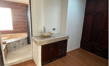 CASA EN VENTA RECIEN REMODELADA, EN RESIDENCIAL DEL VALLE II AL PONIENTE DE AGS.