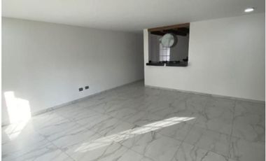 CASA EN VENTA RECIEN REMODELADA, EN RESIDENCIAL DEL VALLE II AL PONIENTE DE AGS.