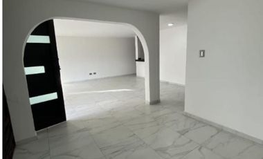 CASA EN VENTA RECIEN REMODELADA, EN RESIDENCIAL DEL VALLE II AL PONIENTE DE AGS.