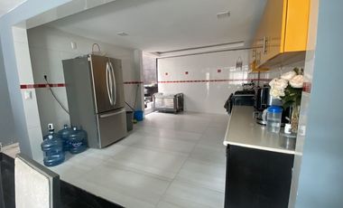 CASA EN VENTA EN ECHEGARAY, REMODELADA.