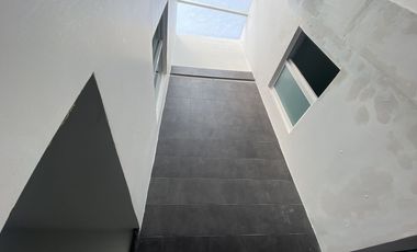 CASA EN VENTA EN ECHEGARAY, REMODELADA.