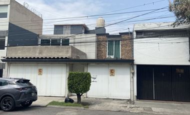 CASA EN VENTA EN ECHEGARAY, REMODELADA.