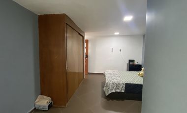 CASA EN VENTA EN ECHEGARAY, REMODELADA.