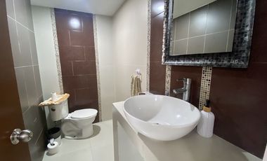 CASA EN VENTA EN ECHEGARAY, REMODELADA.