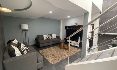 CASA EN VENTA EN ECHEGARAY, REMODELADA.