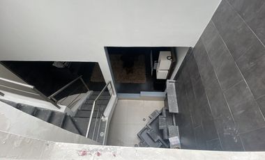 CASA EN VENTA EN ECHEGARAY, REMODELADA.