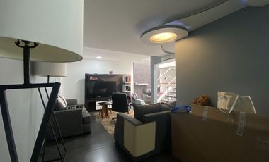 CASA EN VENTA EN ECHEGARAY, REMODELADA.