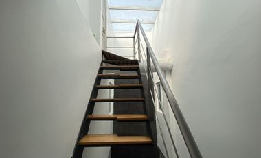 CASA EN VENTA EN ECHEGARAY, REMODELADA.