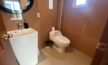 CASA EN VENTA EN ECHEGARAY, REMODELADA.