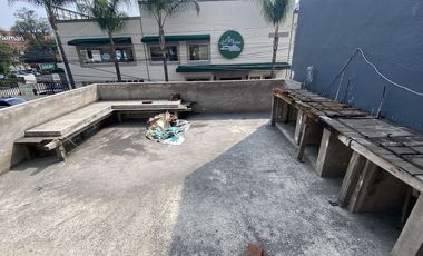 CASA EN VENTA EN ECHEGARAY, REMODELADA.