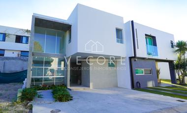CASA EN VENTA EN BOSQUE REAL, TLAJOMULCO DE ZUÑIGA