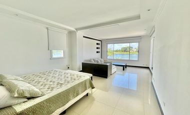 Casa en 3 plantas con bajada náutica privada al Lago - Barrio exclusivo en Nordelta