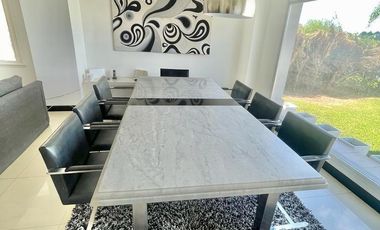 Casa en 3 plantas con bajada náutica privada al Lago - Barrio exclusivo en Nordelta