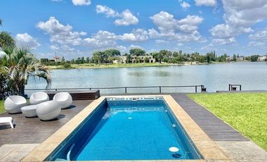 Casa en 3 plantas con bajada náutica privada al Lago - Barrio exclusivo en Nordelta