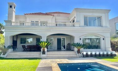 Casa en 3 plantas con bajada náutica privada al Lago - Barrio exclusivo en Nordelta