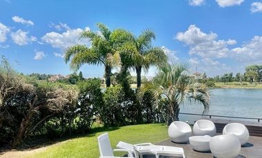 Casa en 3 plantas con bajada náutica privada al Lago - Barrio exclusivo en Nordelta
