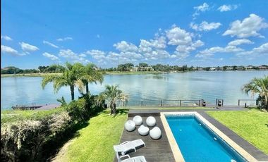 Casa en 3 plantas con bajada náutica privada al Lago - Barrio exclusivo en Nordelta