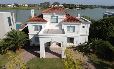 Casa en 3 plantas con bajada náutica privada al Lago - Barrio exclusivo en Nordelta
