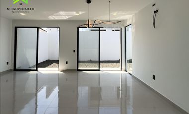 EN VENTA CASA MODERNA - ATRS DE LA CLNICA SAN GREGORIO - MANTA