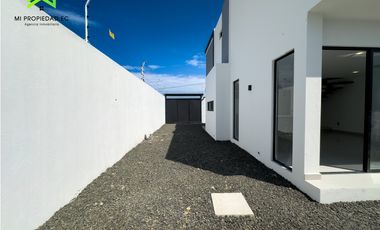 EN VENTA CASA MODERNA - ATRS DE LA CLNICA SAN GREGORIO - MANTA