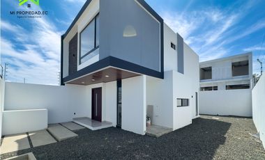 EN VENTA CASA MODERNA - ATRS DE LA CLNICA SAN GREGORIO - MANTA
