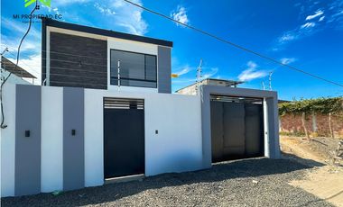 EN VENTA CASA MODERNA - ATRS DE LA CLNICA SAN GREGORIO - MANTA
