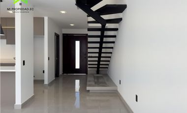 EN VENTA CASA MODERNA - ATRS DE LA CLNICA SAN GREGORIO - MANTA
