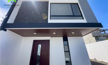 EN VENTA CASA MODERNA - ATRS DE LA CLNICA SAN GREGORIO - MANTA