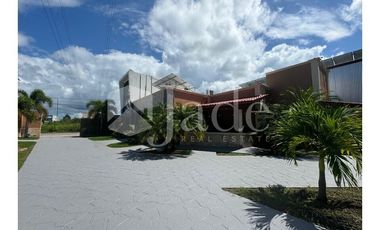EN VENTA, Casa moderna con amplios espacios y múltiples usos en Campeche