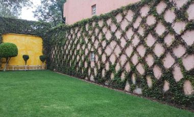 Terreno con jardín, en Paseos de Taxqueña, Coyoacán, CDMX.