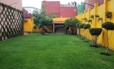 Terreno con jardín, en Paseos de Taxqueña, Coyoacán, CDMX.