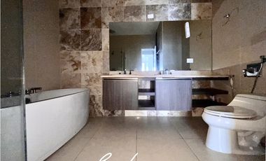 VENTA  APARTAMENTO LINEA BLANCA VISTA AL MAR, AVE BALBOA PH RIVAGE (4)