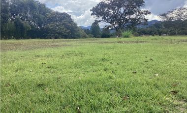 Arriendo casa campestre amoblada en La Ceja con lago