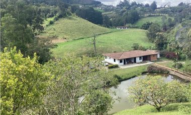 Arriendo casa campestre amoblada en La Ceja con lago