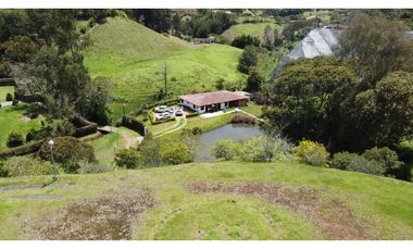 Arriendo casa campestre amoblada en La Ceja con lago