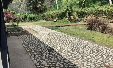 Arriendo casa campestre amoblada en La Ceja con lago