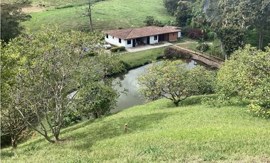 Arriendo casa campestre amoblada en La Ceja con lago