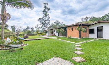 Arriendo casa campestre amoblada en La Ceja con lago