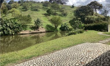 Arriendo casa campestre amoblada en La Ceja con lago