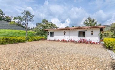 Arriendo casa campestre amoblada en La Ceja con lago