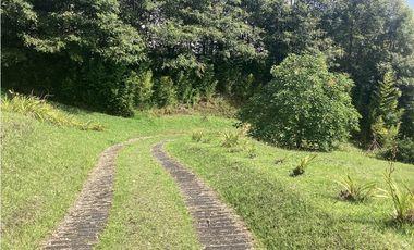 Arriendo casa campestre amoblada en La Ceja con lago