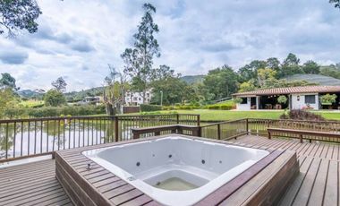 Arriendo casa campestre amoblada en La Ceja con lago