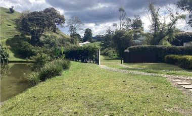 Arriendo casa campestre amoblada en La Ceja con lago