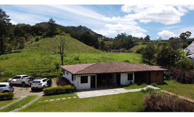 Arriendo casa campestre amoblada en La Ceja con lago